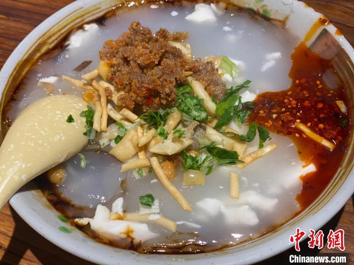 圖為明媛熙拍攝的樂山美食圖片?！∈茉L者供圖