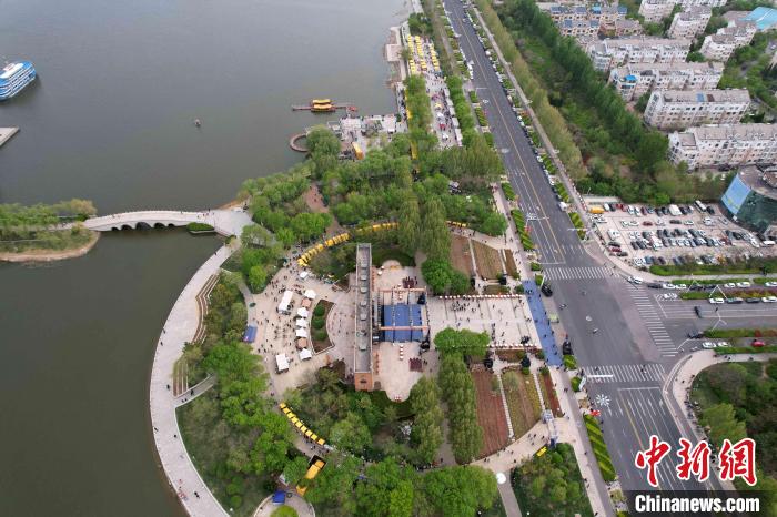 2023山東省春季黃河大集在東營清風(fēng)湖畔啟動(dòng)。(無人機(jī)照片) 梁犇 攝