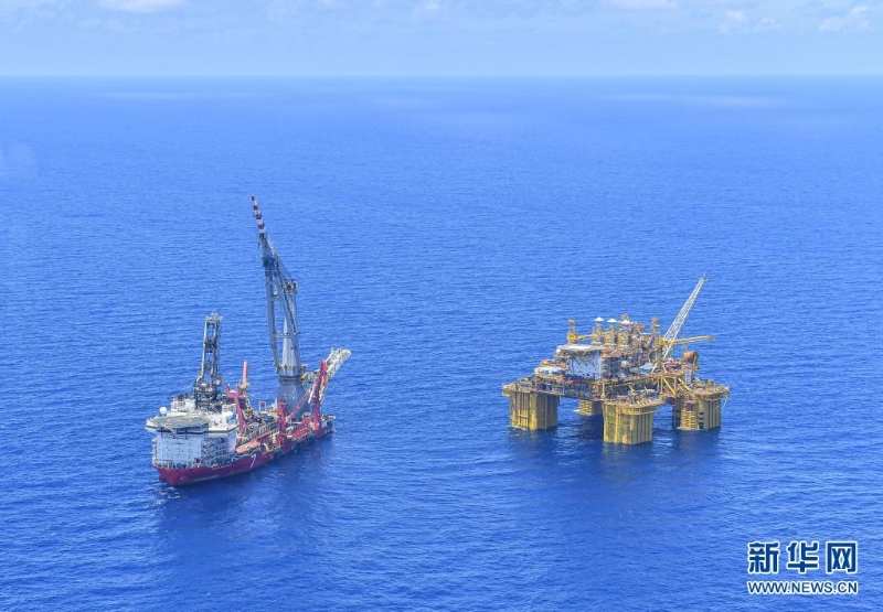 （圖1）這是在海南陵水海域拍攝的“深海一號”大氣田。新華社記者 蒲曉旭 攝