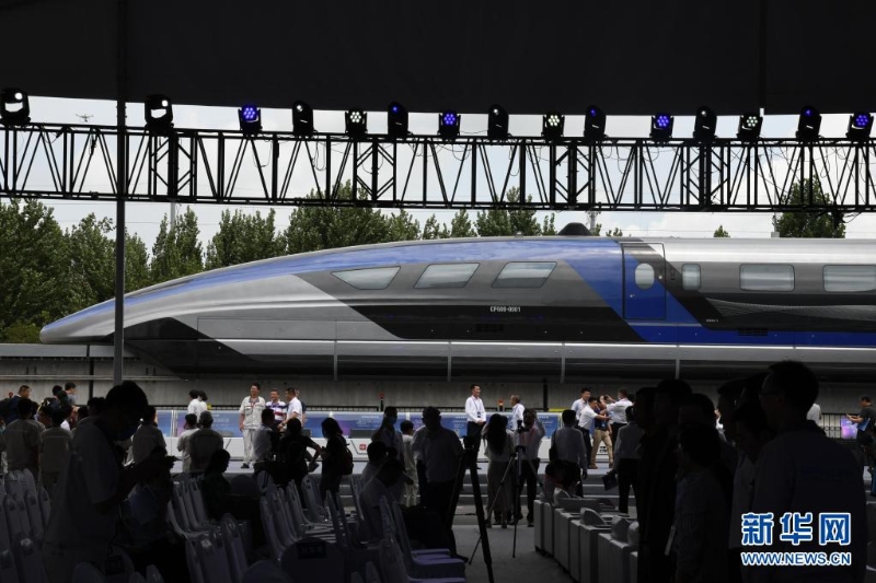 （圖2）這是2021年7月20日在山東青島拍攝的時速600公里高速磁浮交通系統(tǒng)下線儀式現(xiàn)場。新華社記者 李紫恒 攝
