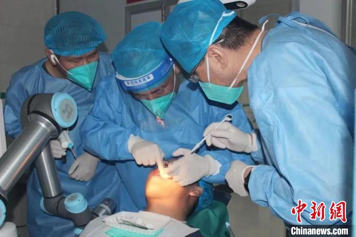 5G遠程機器人精準種植牙福建推進醫(yī)療援疆