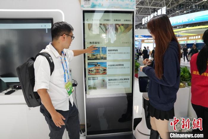 “數(shù)字賦能文旅 科技創(chuàng)新文博”專題展現(xiàn)場?！∪~秋云 攝