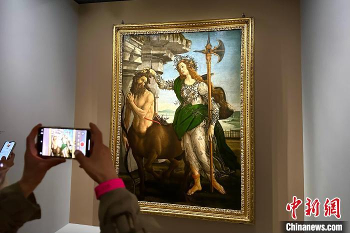 《女神帕拉斯·雅典娜與半人馬》?！⊥躞?攝