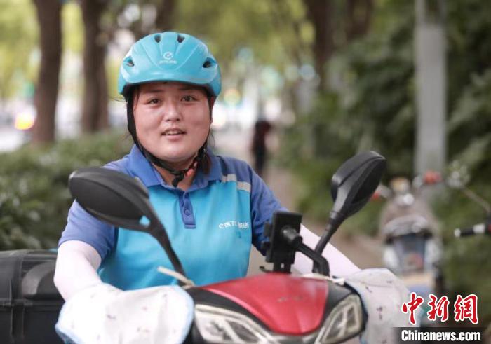 田丹在工作中?！∈茉L者供圖