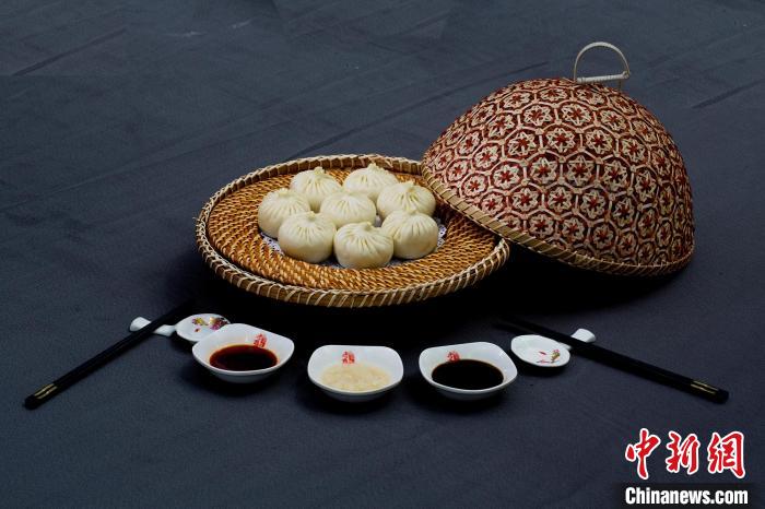 甘肅臨夏千年“村味”探出?！笆场泵烙形陡袨? style=