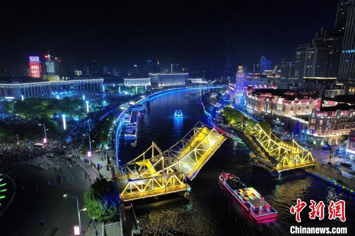 旅游收入57.58億元“五一”小長假游客天津玩轉“海陸空”