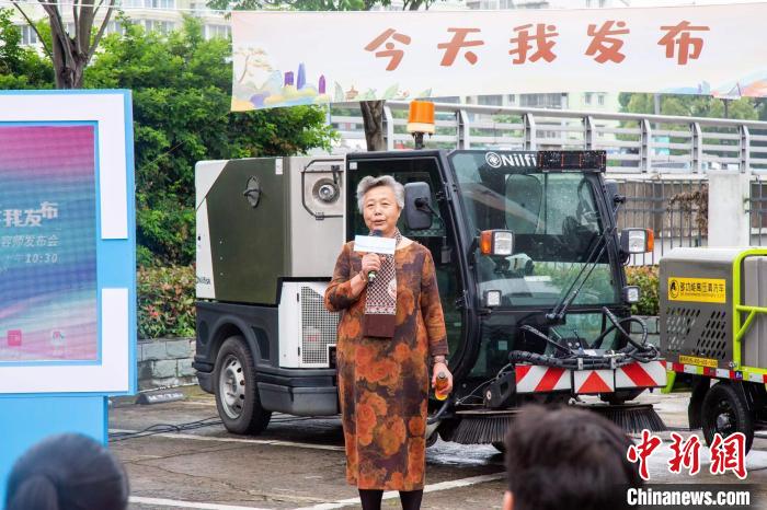 劉安芬講述自身故事。　寧波市政府新聞辦供圖