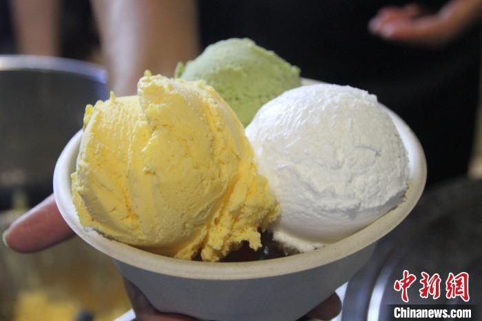 圖為海南特色小吃“清補(bǔ)涼”?！?jiān)潞?攝