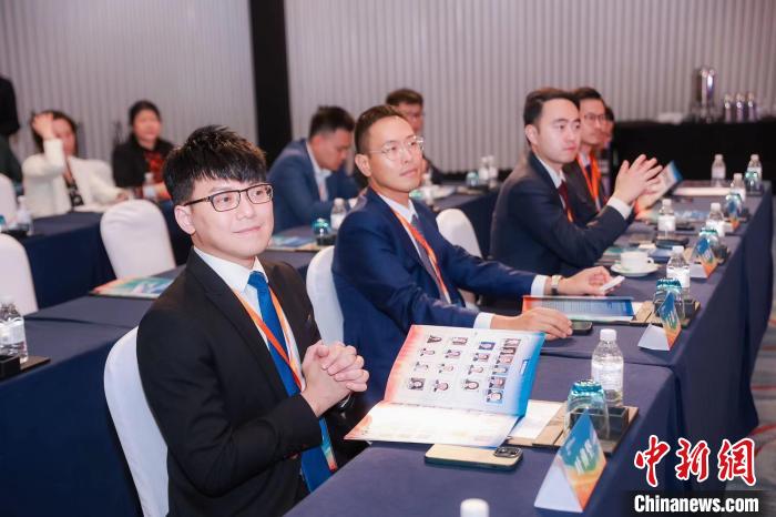 港澳青年抵滬，擬通過視、聽、學(xué)、游等親身體驗增加對祖國的認識?！』顒又鬓k方供圖