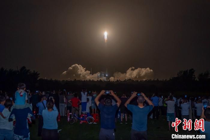 長征七號運(yùn)載火箭成功發(fā)射天舟六號貨運(yùn)飛船。中新社記者 駱云飛 攝