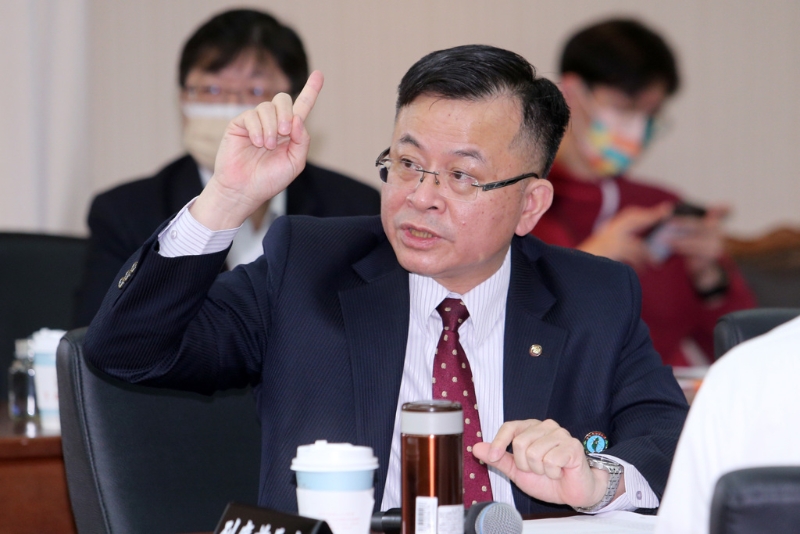 臺灣“通訊傳播委員會”(NCC)負(fù)責(zé)人陳耀祥。（圖源：臺灣“中時新聞網(wǎng)”）