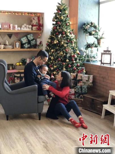 阿妮塔一家溫馨而幸福?！“⒛菟﹫D