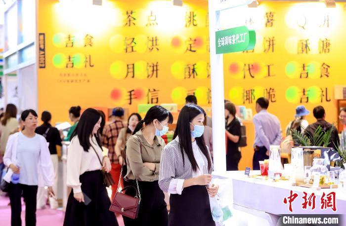 茶博會現(xiàn)場?！B門金泓信供圖