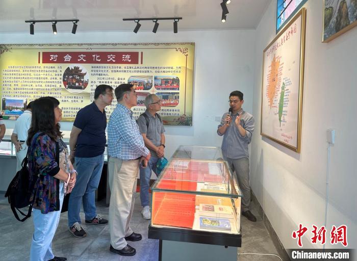 參訪方壺巖張圣君母殿，了解其歷史文脈以及在兩岸的發(fā)展情況?！∴嵔?攝