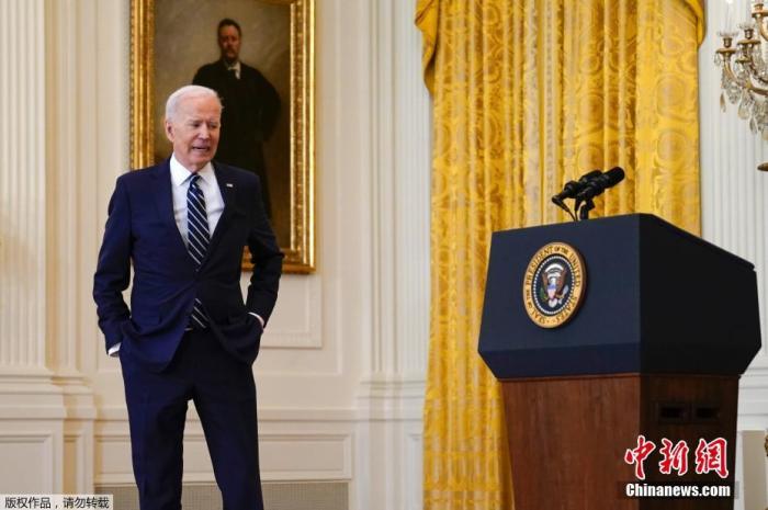 資料圖：美國總統(tǒng)拜登舉行了上任60多天來的首場正式新聞記者會，回答了邊境危機(jī)、控槍、基建計(jì)劃等熱點(diǎn)問題。