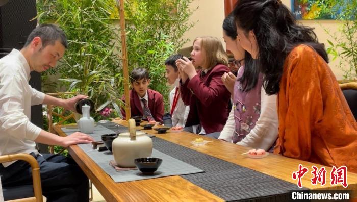 首屆“北京朝陽國際茶香文化節(jié)”啟動?！「惶?攝