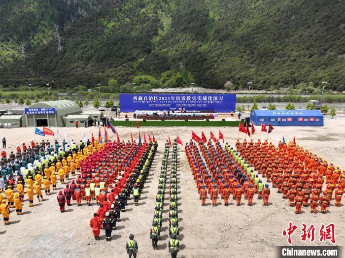 圖為觀摩現(xiàn)場?！∥慕?攝