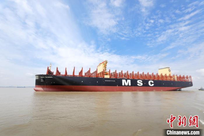 24116TEU超大型集裝箱船“地中海吉瑪”號(hào)，在中船長(zhǎng)興造船基地命名交付?！埨?攝