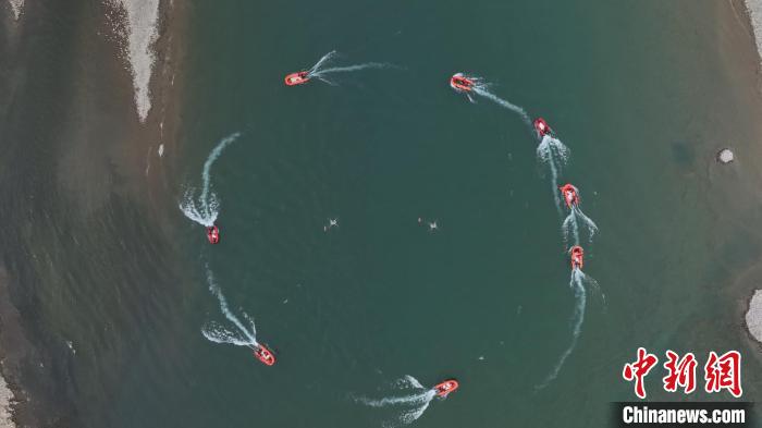 圖為正在進(jìn)行編隊訓(xùn)練。　林芝市森林消防支隊供圖