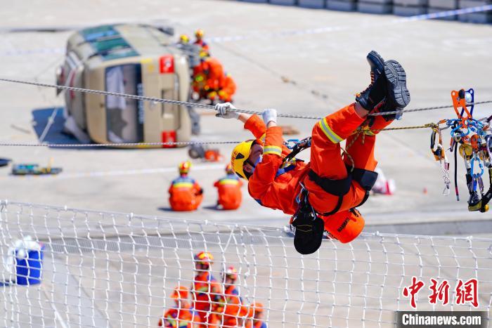 建筑倒塌損毀、人員被困……上海消防舉行地震救援演練