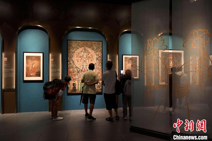 圖為“敦煌——千載情緣的故事”展覽?！∠愀厶貐^(qū)政府新聞網 攝
