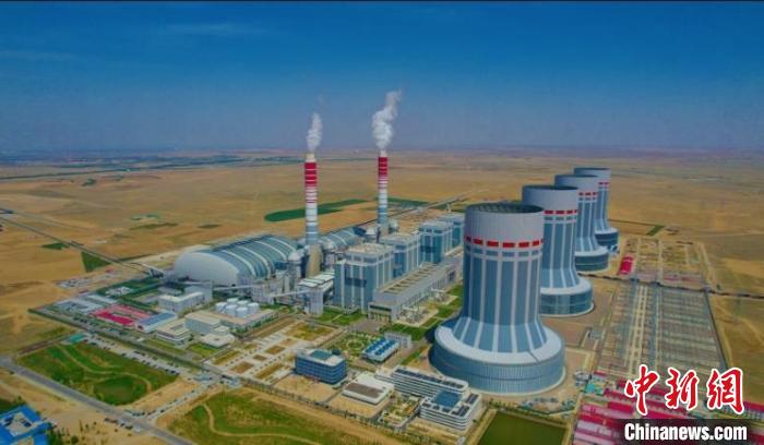 圖為4臺(tái)百萬千瓦超超臨界間接空冷火電機(jī)組?！≡墓﹫D