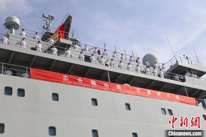 圖為戚繼光艦抵達越南進行友好訪問?！O一 攝