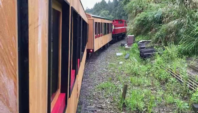 阿里山鐵路火車試運(yùn)營出軌 阿里山鐵路火車試運(yùn)營出軌