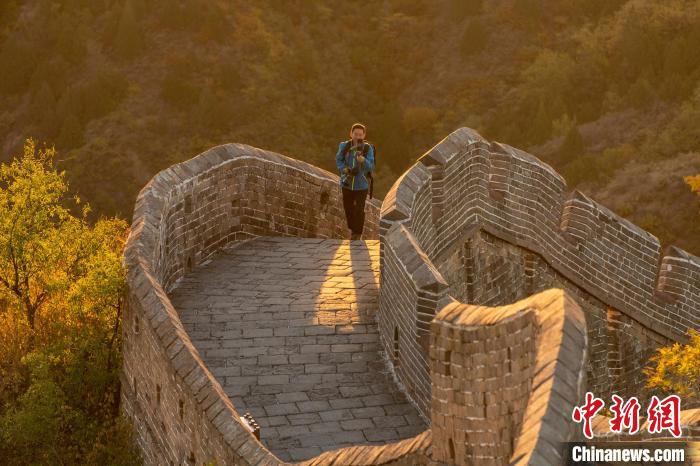 “長(zhǎng)城老郭”正在直播中。(資料圖) 郭中興供圖