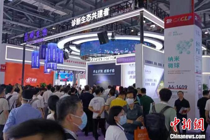 圖為民眾觀展?！≈鬓k方 供圖