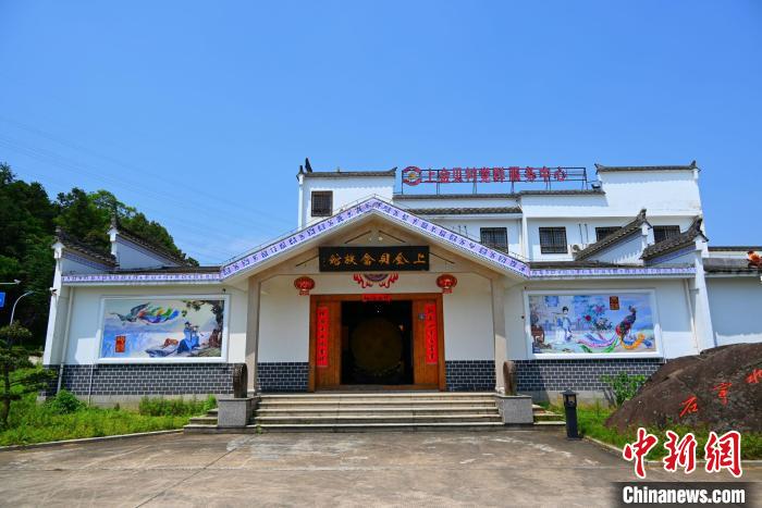 上金貝畬族館?！∮嗌强?攝