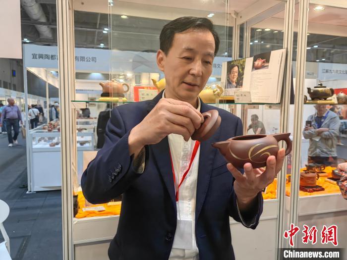 以壺為媒，促進香港內(nèi)地交流——專訪中國紫砂文化研究會會長周汝平