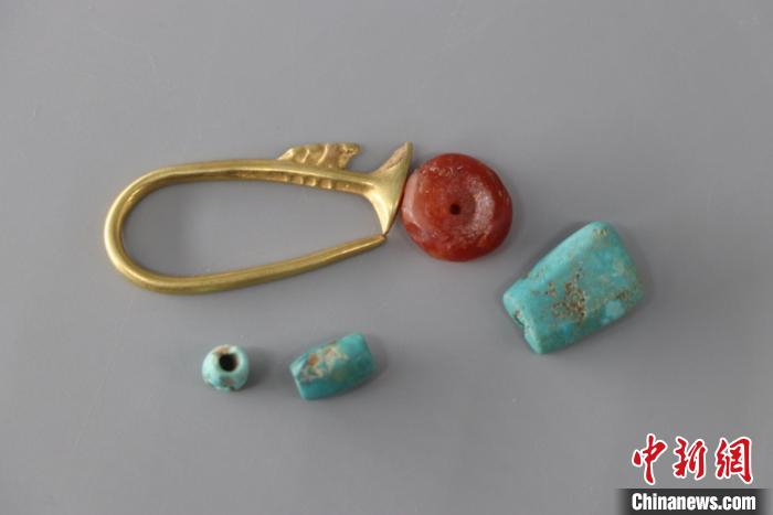 圖為大坨頭文化M77出土的飾品?！”本┦形奈锞止﹫D