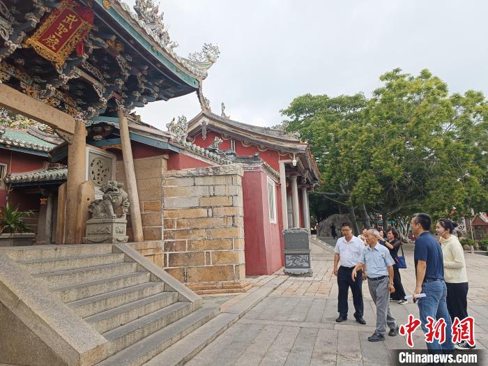 林政則首次參訪東山關(guān)帝廟，該廟是臺灣眾多關(guān)帝廟的香緣祖廟?！×握涿?攝