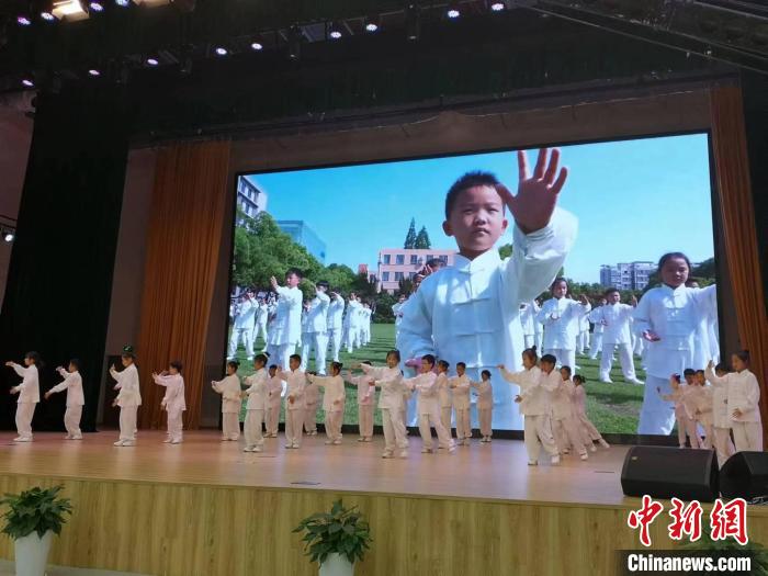 太極拳表演?！》队畋?攝