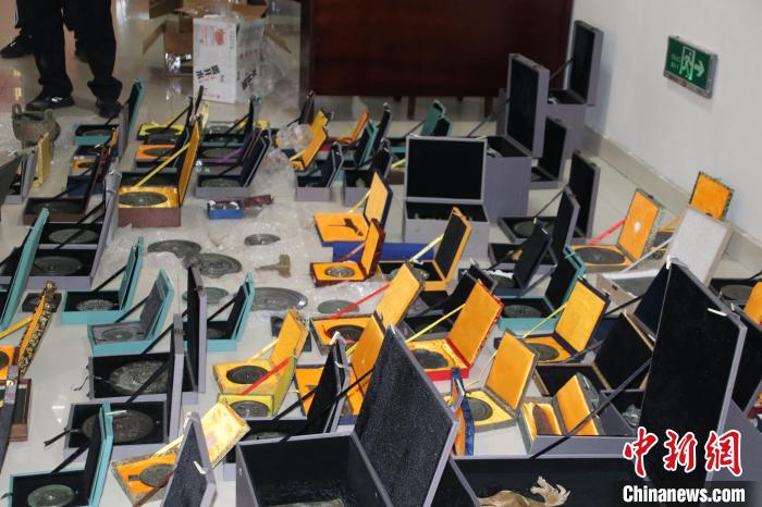 洛陽市公安局將扣押的文物移交博物館?！÷尻柺泄簿止﹫D