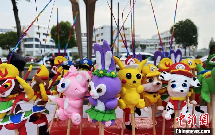 揚(yáng)州面塑秀麗、典雅、細(xì)致、優(yōu)美、精巧，是中國(guó)南方面塑的代表?！〈藜衙?攝