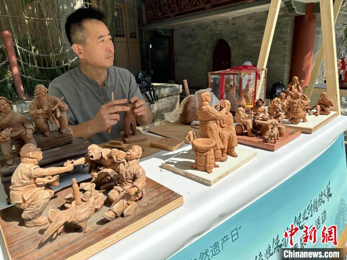 圖為長安泥塑技藝展示。　張一辰 攝