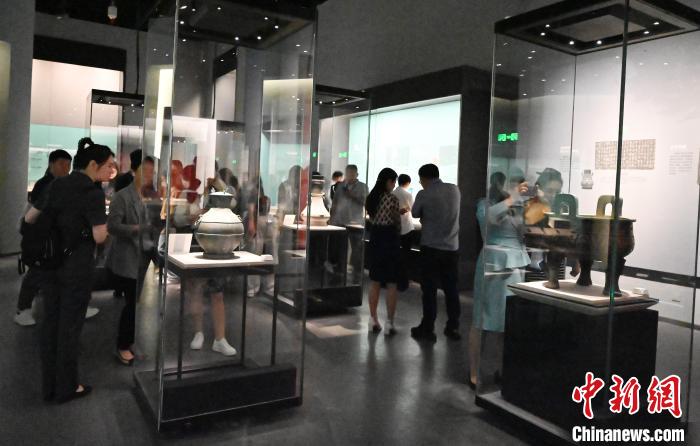 展覽現(xiàn)場(chǎng)?！“苍?攝