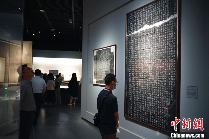 展覽現(xiàn)場(chǎng)?！“苍?攝