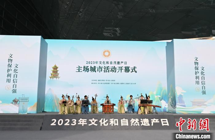 開幕式現(xiàn)場。　安源 攝