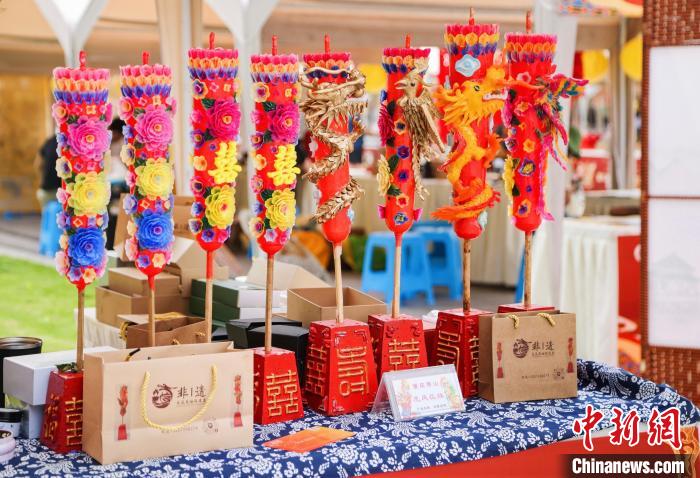 圖為重慶非遺——秀山龍鳳花燭?！≈貞c市文旅委供圖