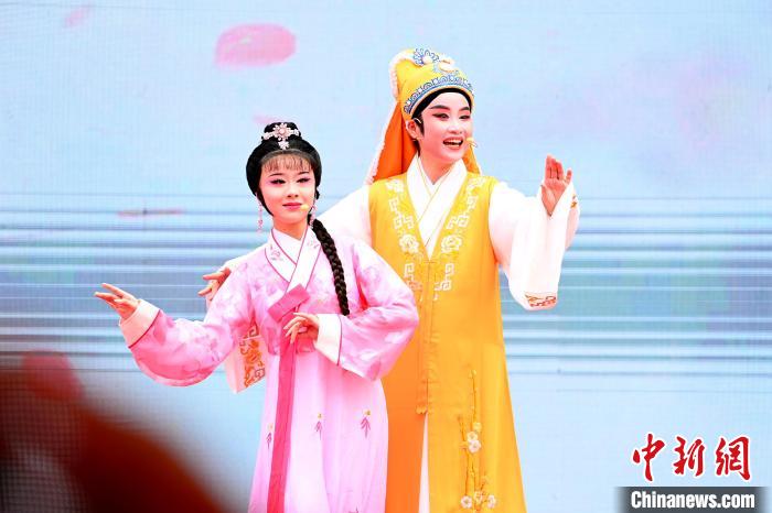 薌劇表演《春香傳》。　張金川 攝