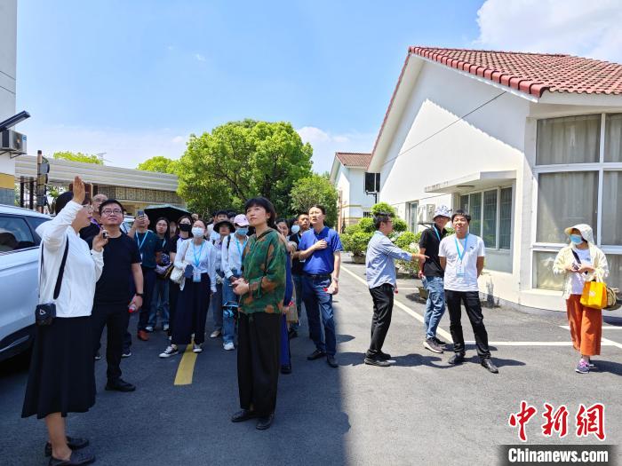 考察現(xiàn)場(chǎng)?！幉ɡ诸?lèi)學(xué)院供圖