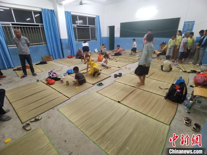 受災(zāi)民眾得到臨時(shí)安置。　翟李強(qiáng) 攝