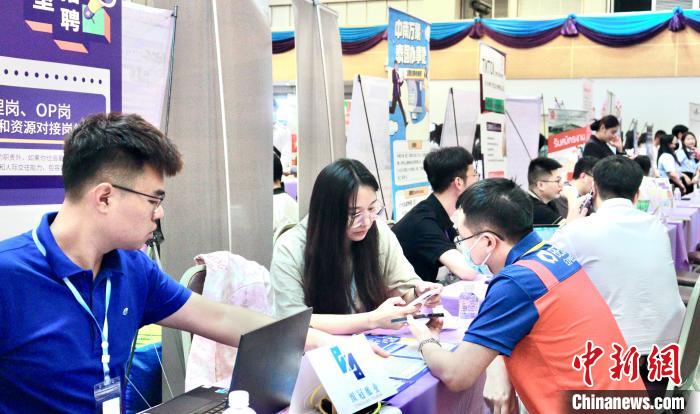 招聘會現(xiàn)場。<a target='_blank' href='/'>中新社</a>發(fā)。王賢思攝