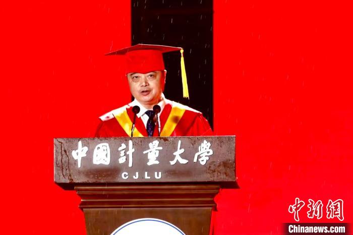 浙江高校校長畢業(yè)致辭:“內(nèi)卷”狹隘要讀書破萬“卷”