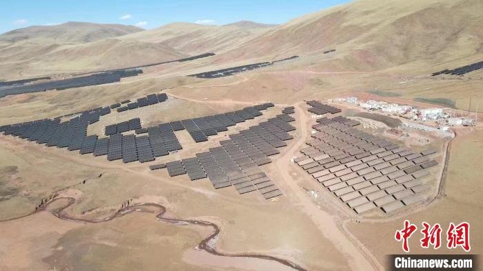 資料圖為西藏昌都江達索日光伏項目?！」冉?攝