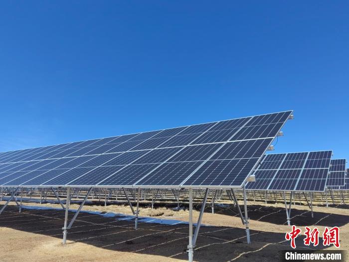 資料圖為西藏那曲光伏電站?！〗驯９﹫D