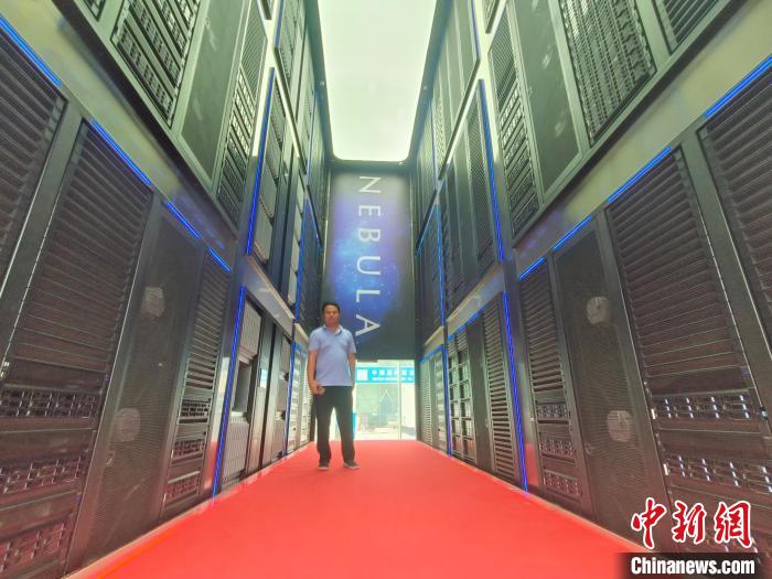 集AI算力與科學(xué)算力于一體的新一代人工智能計(jì)算平臺(tái)“硅立方”?！√菩∏?攝